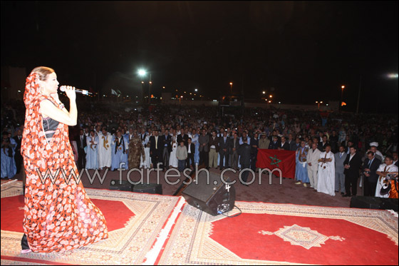 أمام اكثر من 40 ألف شخص رولا سعد تغني بالزي الصحراوي صورة رقم 2 أمام اكثر من 40 ألف شخص رولا سعد تغني بالزي الصحراوي صورة رقم 2