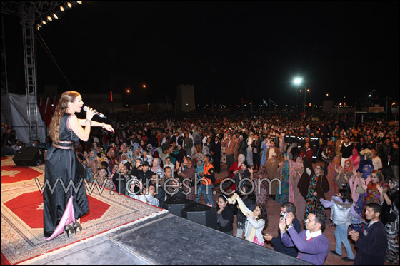 أمام اكثر من 40 ألف شخص رولا سعد تغني بالزي الصحراوي صورة رقم 10 أمام اكثر من 40 ألف شخص رولا سعد تغني بالزي الصحراوي صورة رقم 10