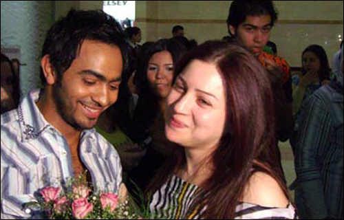 بشكل مفاجيء.. تامر يستغني عن حبيبته الفنية مي! صورة رقم 2 بشكل مفاجيء.. تامر يستغني عن حبيبته الفنية مي! صورة رقم 2