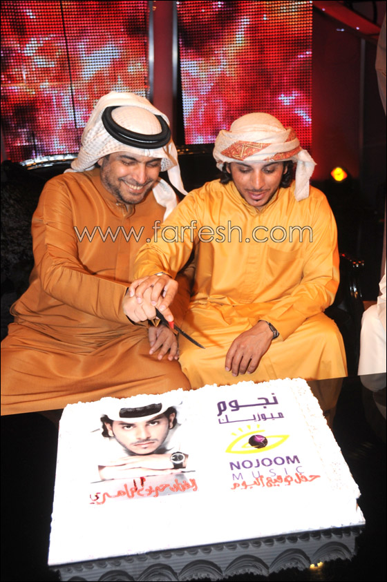 حربي العامري يوقع مع حربي العامري يوقع مع