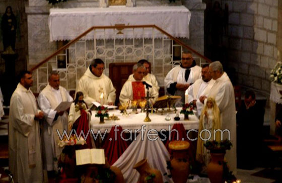  الطوائف المسيحية تحتفل في عيد العرس في كفركنا  صورة رقم 8