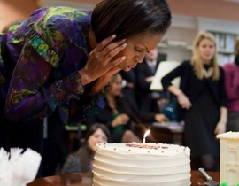 اوباما يفاجىء ميشيل بالاحتفال بعيد ميلادها بمطعم  بـ70 دولار  صورة رقم 1