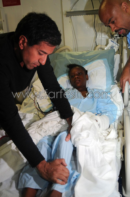 صحافي يجري عملية جراحية دقيقة في الدماغ لطفلة هايتية   صورة رقم 4