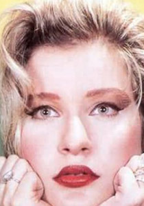 هل ما زال مجانين الفنانات مهووسون بهن؟؟ صورة رقم 2 هل ما زال مجانين الفنانات مهووسون بهن؟؟ صورة رقم 2