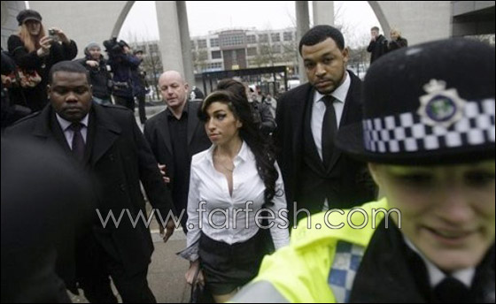 ايمي واينهاوس تقرّ باعتدائها على مدير بعد رفضه شرب الخمر! صورة رقم 12 ايمي واينهاوس تقرّ باعتدائها على مدير بعد رفضه شرب الخمر! صورة رقم 12