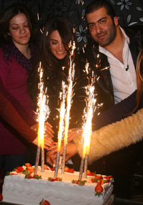 ديانا حداد: بعد زواجي أصبحت مسلمة وأصلي ككل المسلمين صورة رقم 3 ديانا حداد: بعد زواجي أصبحت مسلمة وأصلي ككل المسلمين صورة رقم 3