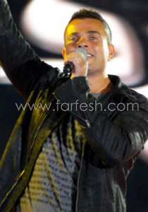 عمرو دياب يشعل استاد القاهرة محتفلا بالمنتخب المصري!!   صورة رقم 2