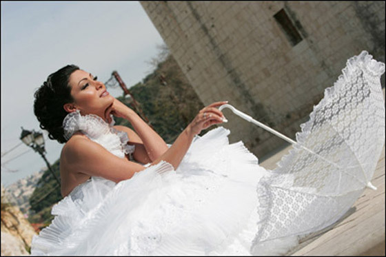 الفنانة مايا نصري تتألّق يوم زفافها!!    صورة رقم 13