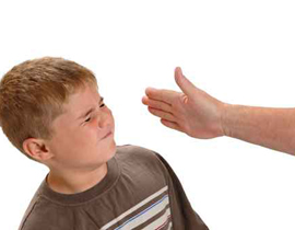 طفل يرفض الالتقاء بوالدته لأنها تضربه! صورة رقم 1