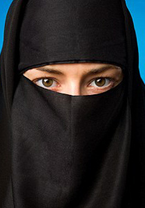 بلجيكا أول بلد أوروبي يفرض الحظر الشامل على إرتداء النقاب! صورة رقم 1