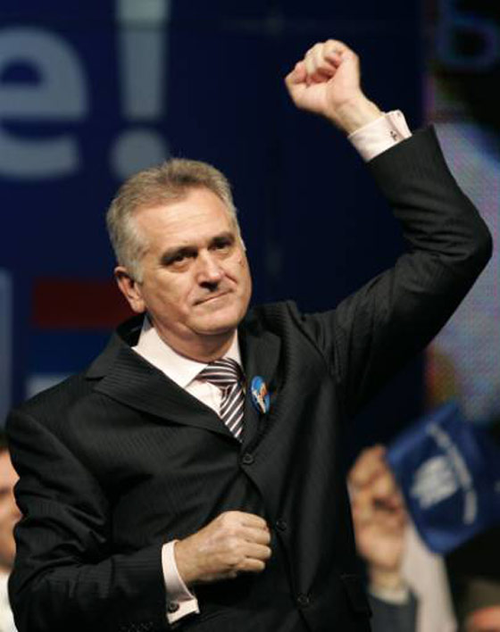 الفاظ نابية تمنع زعيم المعارضة الصربي من الكلام 3 أسابيع  صورة رقم 2