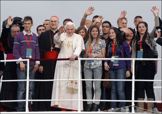 البابا يشعر بالعار ويتأسف لضحايا الاعتداءات النوعية   صورة رقم 4