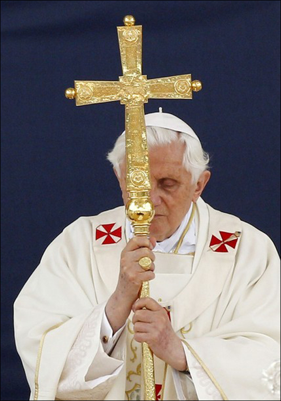 البابا يشعر بالعار ويتأسف لضحايا الاعتداءات النوعية   صورة رقم 2