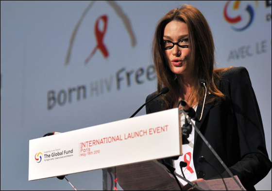 كارلا ساركوزي تقود حملة دولية ضد الأيدز   صورة رقم 6