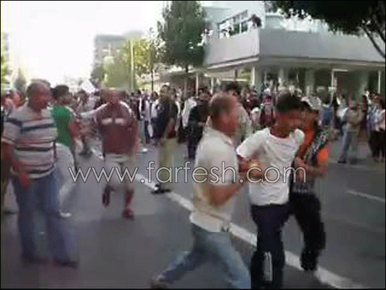 قبرص: متظاهرين فلسطينيين يهاجمون السفارة الاسرائيلية   صورة رقم 8