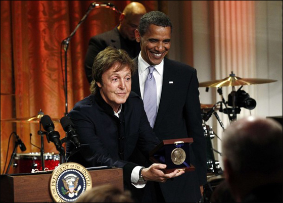 الرئيس اوباما يكرّم نجم البيتلز السابق بول مكارتني!   صورة رقم 6