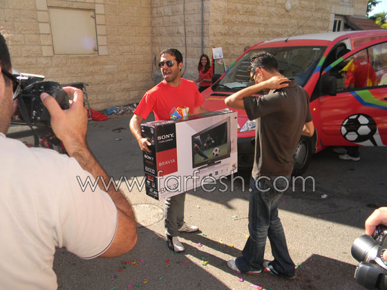 قافلة كوكاكولا مونديال تطوف شوارع الناصرة وتوزع الهدايا    صورة رقم 62