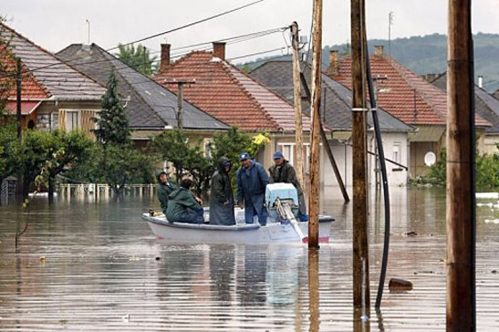 سلوفاكيا: التصويت على متن مركب بسبب الفيضانات!   صورة رقم 2