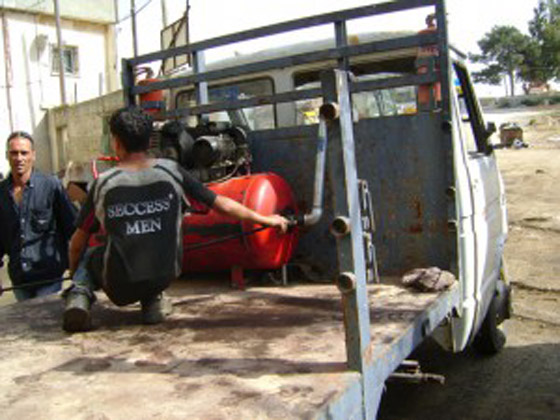 بدلاً من الوقود.. فلسطيني يشغل سيارته بالهواء!!  صورة رقم 2