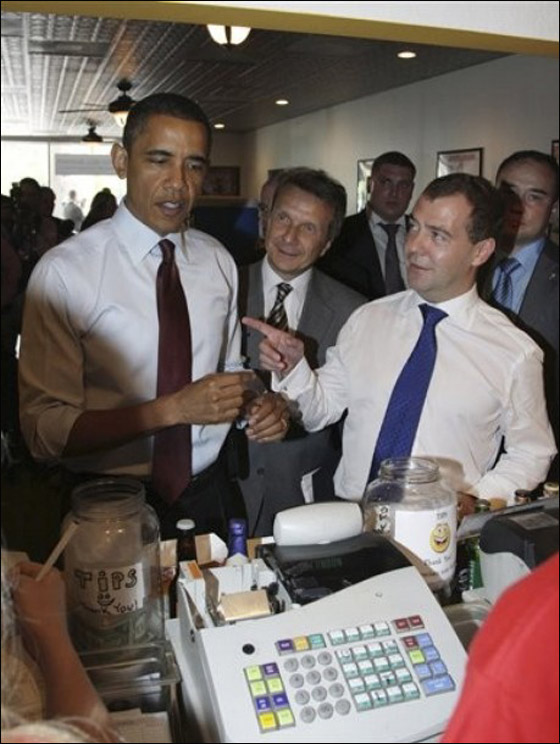 أوباما يدعو الروسي ميدفيديف الى وجبة همبرغر!   صورة رقم 3