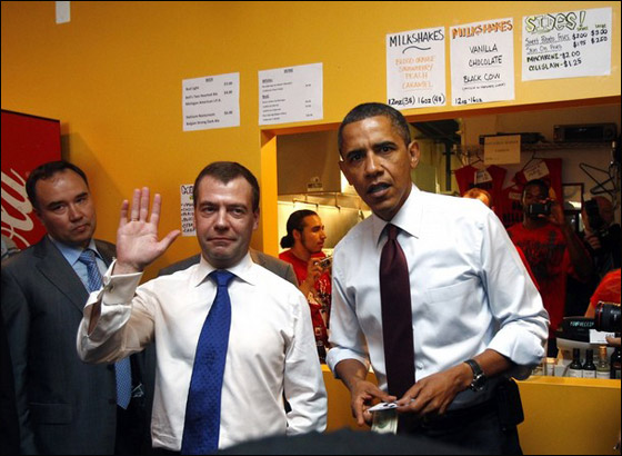 أوباما يدعو الروسي ميدفيديف الى وجبة همبرغر!   صورة رقم 8