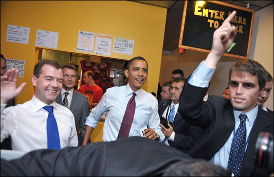 أوباما يدعو الروسي ميدفيديف الى وجبة همبرغر!   صورة رقم 16