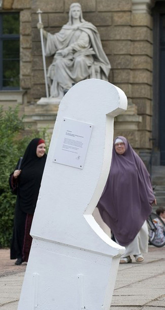 ألمانيا: مجهولون يخربون النصب التذكاري لمروى الشربيني  صورة رقم 3