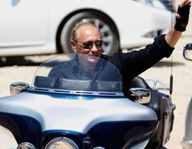 رئيس الوزراء الروسي يفاجئ قائدي الدرجات النارية في أوكرانيا!! صورة رقم 1