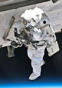 جسمان غريبان يدوران حول محطة الفضاء الدولية!!  صورة رقم 1