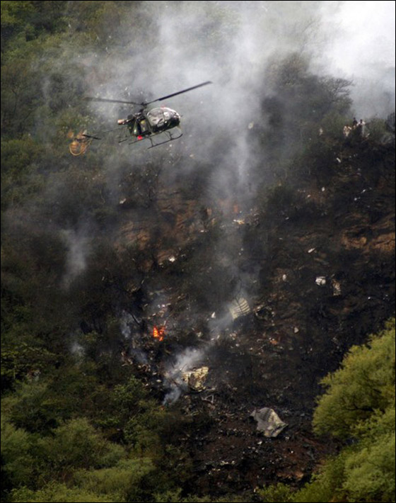 مصرع 152 شخصا في تحطم طائرة مدنية باكستانية   صورة رقم 7