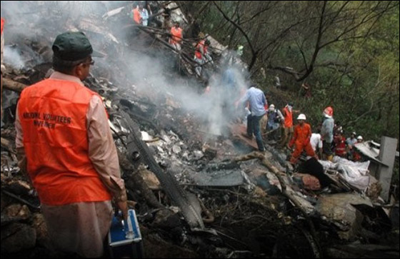 مصرع 152 شخصا في تحطم طائرة مدنية باكستانية   صورة رقم 10