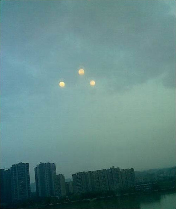 ظاهرة غامضة: 3 شموس في سماء الصين ارعبت المواطنين!   صورة رقم 2