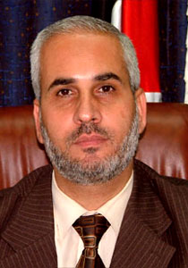 حماس: السلطة تشجع الفجور والفساد وترفض  تعيين أئمة! صورة رقم 1