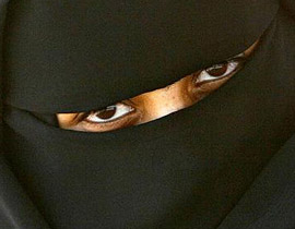 قاضية استرالية تطالب مسلمة بإزالة نقابها في المحكمة!! صورة رقم 1