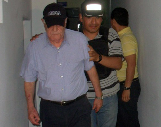 رئيس بوليفيا السابق يتعاطى مخدرات ويتعرى امام قاصرين          صورة رقم 1