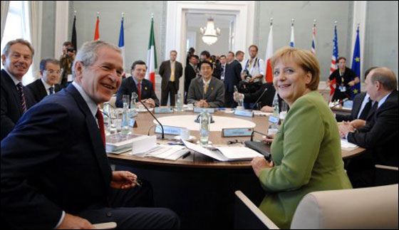 جورج بوش تناول وجبة غداء بـ18 مليون دولار في ألمانيا!  صورة رقم 4