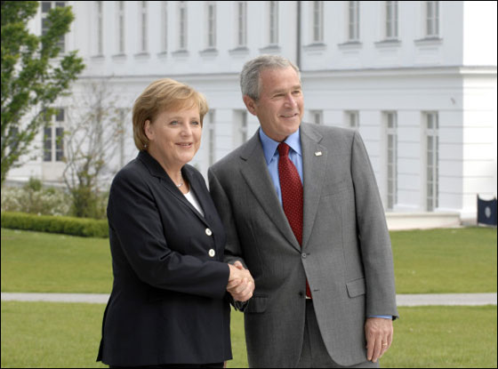 جورج بوش تناول وجبة غداء بـ18 مليون دولار في ألمانيا!  صورة رقم 3