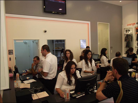 orange تفتح مجال العمل في مركزها الجديد أمام أهالي الناصرة وقضاها صورة رقم 3