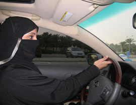 بعكس التوقعات.. امرأة تتصدر قائمة مخالفات المرور في الامارات صورة رقم 1