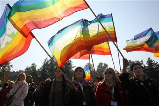 إصابة 50 شخصاً في أول مهرجان زواج للمثليين في صربيا!   صورة رقم 20