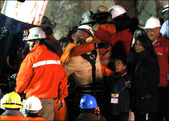 تشيلي: انفراج مرتقب خلال عملية انقاذ العمال المحاصرين!   صورة رقم 4