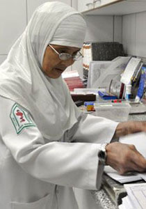 أكبر ممرضة اجنبية في السعودية ترفض التقاعد!  صورة رقم 1