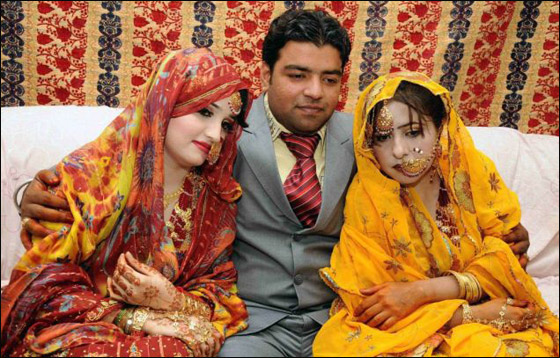 عريس باكستاني يتزوج بفتاتين في غضون 24 ساعة!! صورة رقم 1