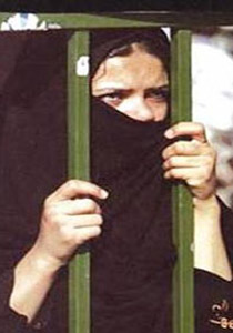 المطالبة بالإفراج عن سمر بدوي التي سجنها والدها بتهمة 