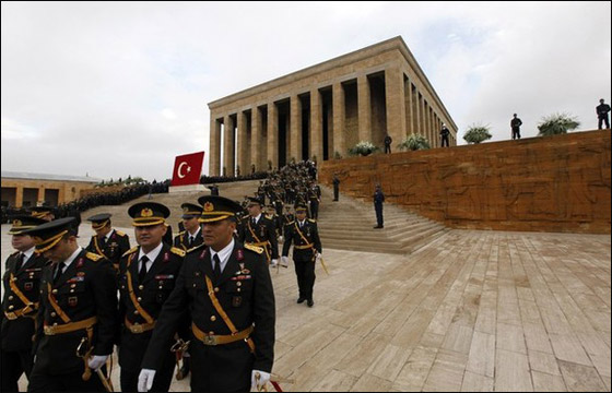 تفاديا للاحراج.. الرئيس التركي يفصل بين الجيش والزوجة!  صورة رقم 8
