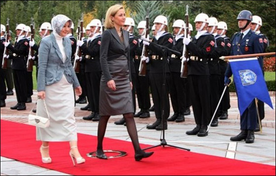 تفاديا للاحراج.. الرئيس التركي يفصل بين الجيش والزوجة!  صورة رقم 10