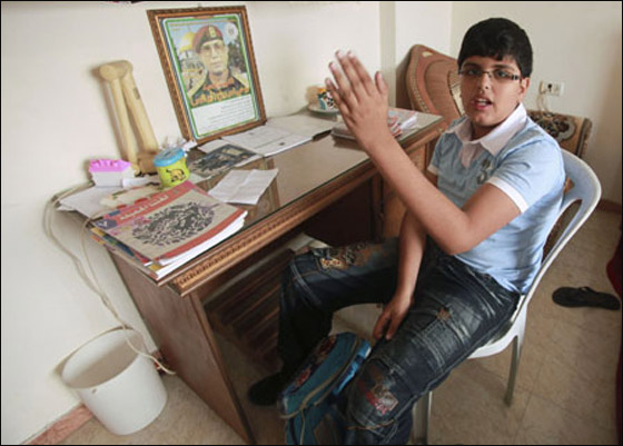 عقوبة مخففة لجنديين اسرائيليين استخدما طفل فلسطيني كدرع!!  صورة رقم 2