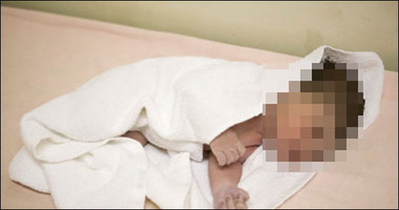 اليابان: العثور على جثة طفل القت به امه بالمرحاض! صورة رقم 1