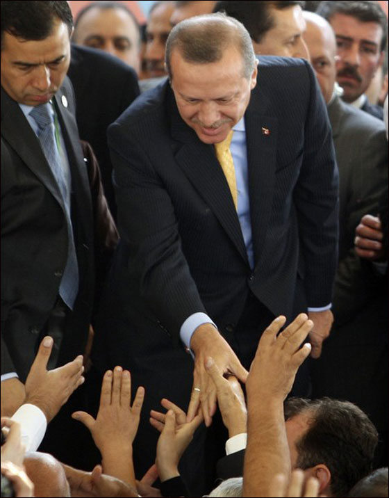 اردوغان: نحن مع الحق ولن نسكت لاسرائيل اذا هاجمت لبنان   صورة رقم 17