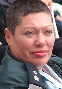 وفاة قائدة شرطة حيفا أهوفا تومر متأثرة بحروقها صورة رقم 1